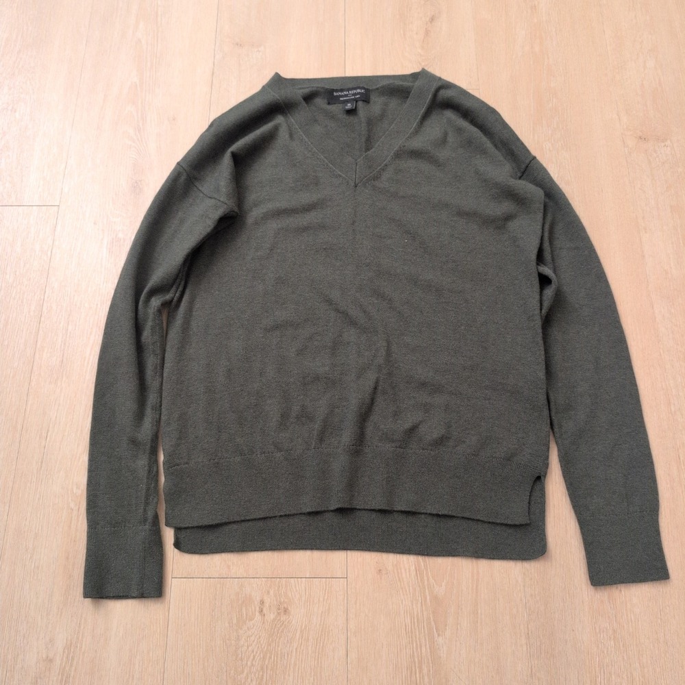 Banana Republic Womens Medium Olive Green V-Neck Cashmere Blend Sweater